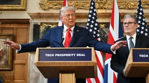 Trump Suggests Starmer Could Deploy Armed Forces to Control UK Borders